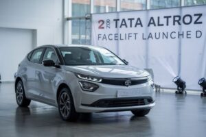 Tata Altroz Facelift: सेगमेंट की पहली कार बनी जो ला रही है फ्लश डोर हैंडल्स और ADAS फीचर्स, देखें