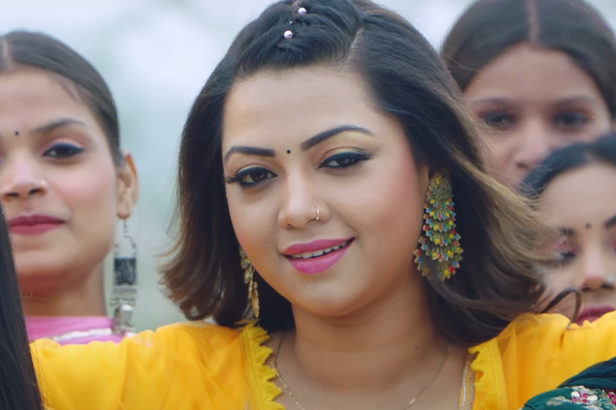 Bhojpuri Song: तोहरा चुम्मा में Dinesh Lal Yadav और Raksha Gupta की रोमांटिक केमिस्ट्री ने जीता दिल