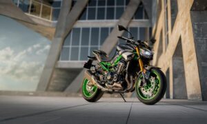 चाहिए स्ट्रीट परफॉर्मर या सुपरबाइक फील? Kawasaki Z900 देती है दोनों का शानदार एक्सपीरियंस!