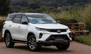 SUV की दुनिया की रॉयल सवारी जानिए Toyota Fortuner क्यों है सबकी फेवरेट