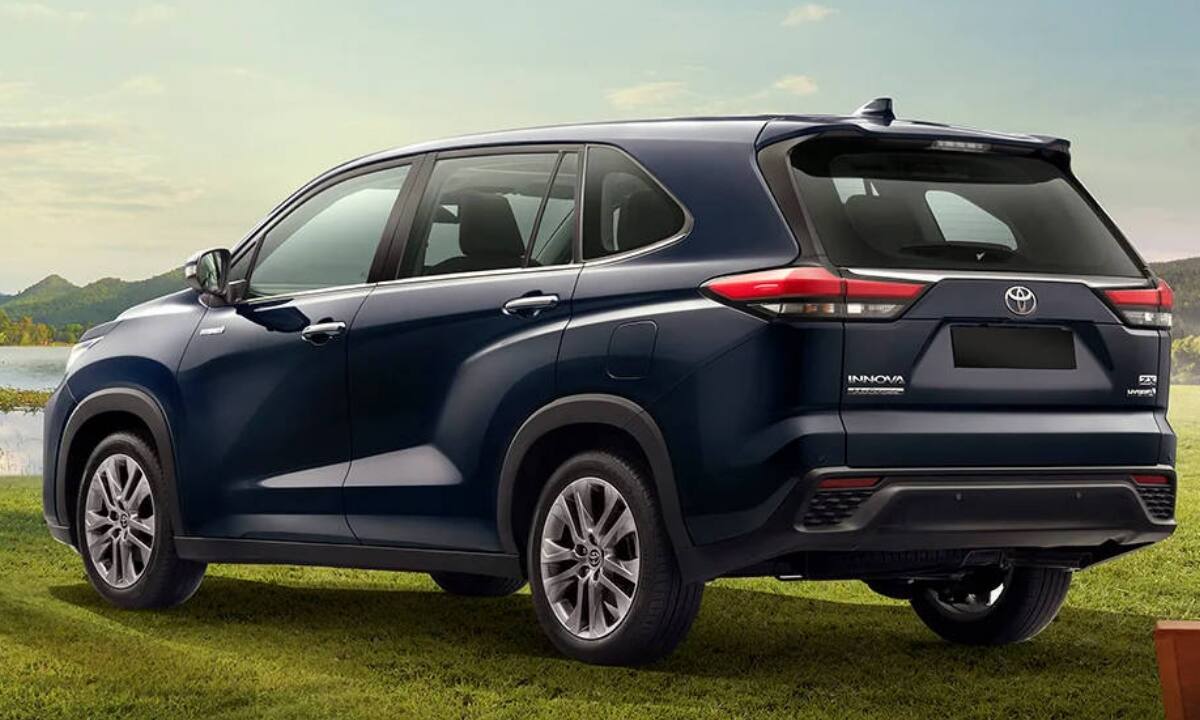 Toyota Innova Hycross