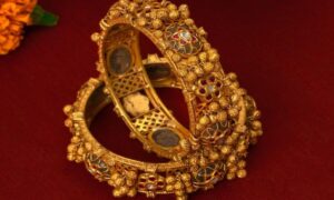 Gold Price Today: आज सोने के दामों में स्थिरता, जानिए 22 और 24 कैरेट के आज के रेट्स
