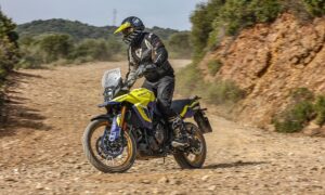 नई Suzuki V Strom 800DE भारत में हुई लॉन्च, ₹10.30 लाख में एडवेंचर बाइक का दमदार धमाका