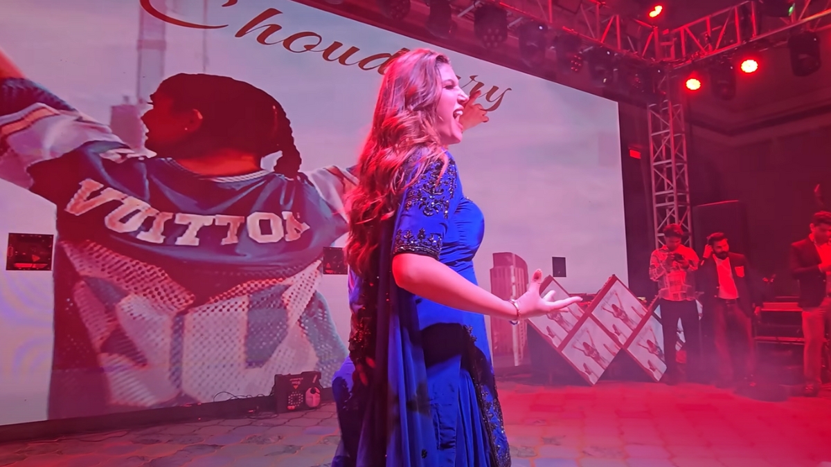 Haryanvi Song: Sapna Choudhary's Banging Dance in Pani Chalke 2, Chhaya Naya Haryanvi song in Noida