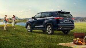 Toyota Innova HyCross 2025