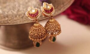 Gold Rate Today: सोने की कीमतों में आई मामूली कमी, जानें 18K, 22K और 24K का लेटेस्ट अपडेट