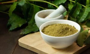 Neem and Besan Face Pack: स्किन ब्राइटनिंग और हेल्दी लुक के लिए सबसे सस्ता और असरदार घरेलू उपाय