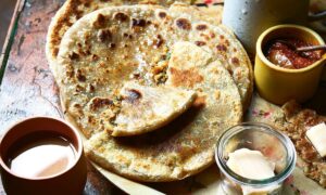 Aloo Paratha Recipe: सर्दियों की सुबह का साथी, आलू पराठा बनाने का आसान तरीका और खास टिप्स