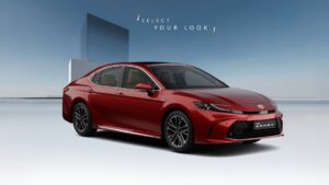 Toyota Camry: परिवार के लिए आरामदायक और फीचर से भरपूर कार, जानिए इसकी पूरी जानकारी