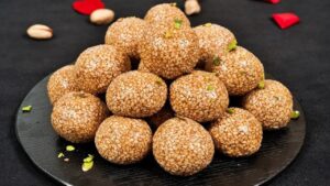 Gud Our Til Ke Laddoo