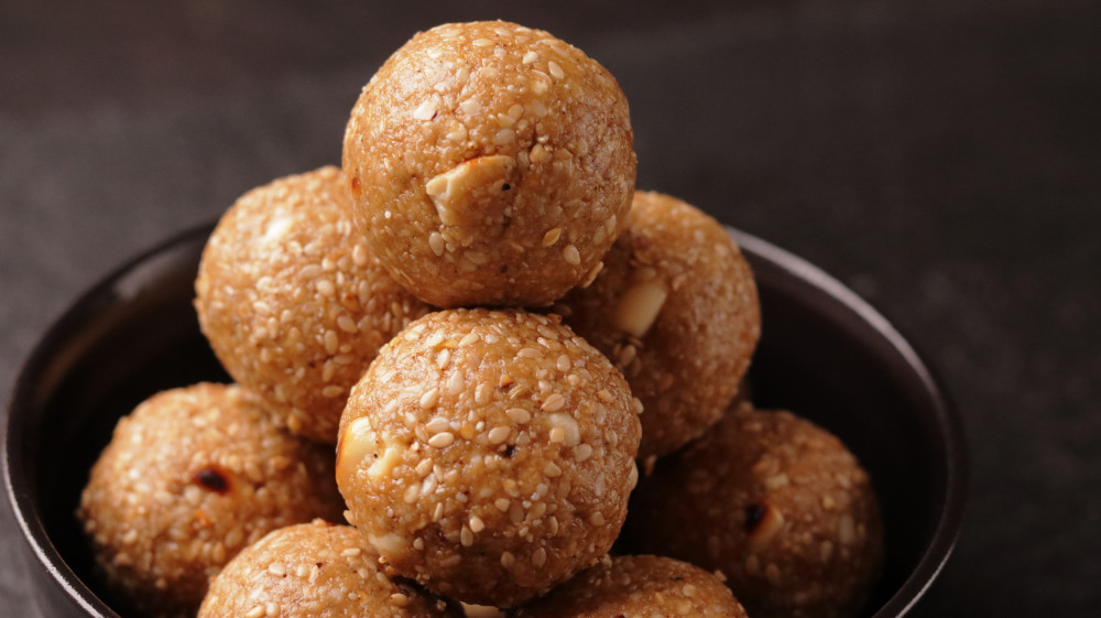 Gud Our Til Ke Laddoo